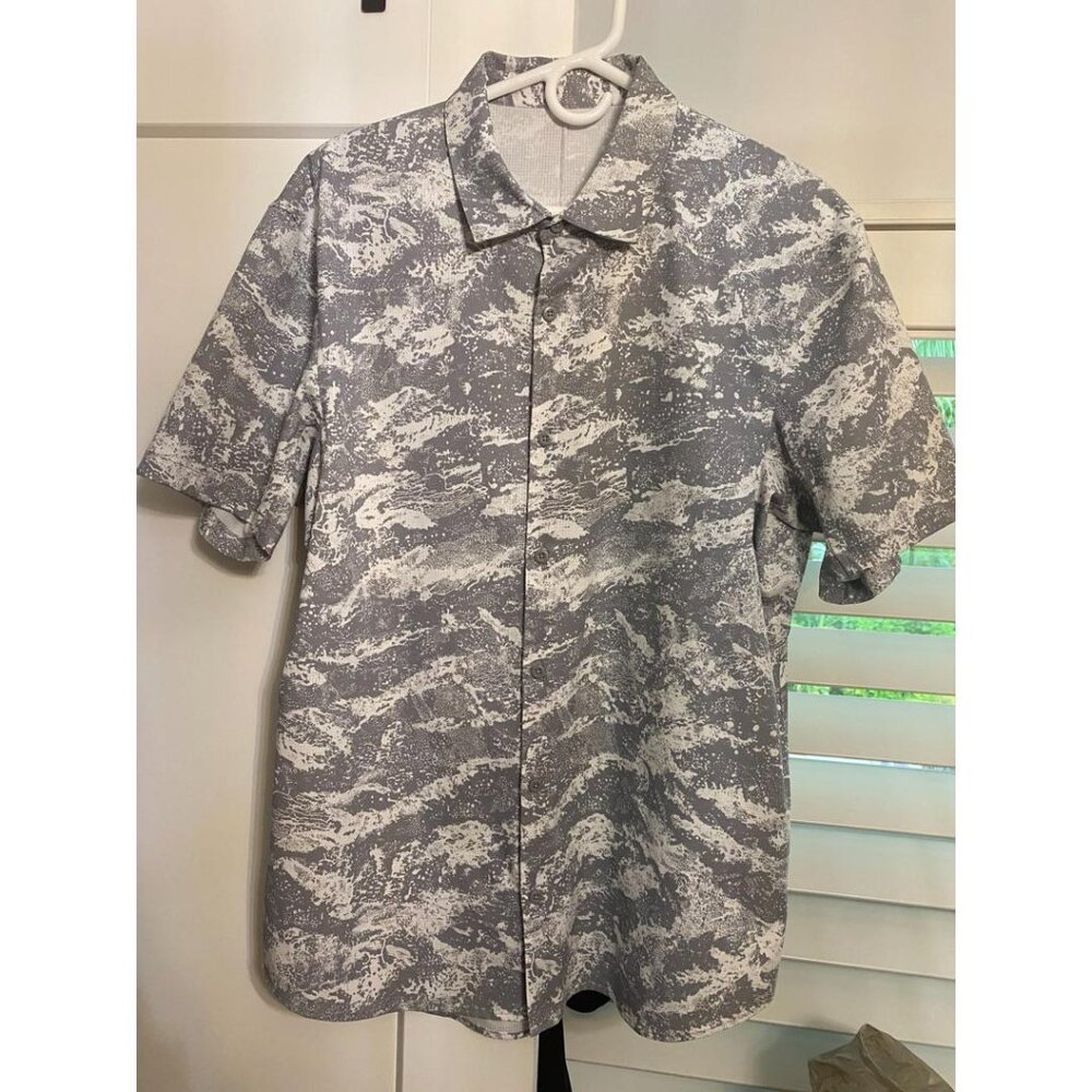 Lululemon Men's Size XL Airing Easy Gray Wave Camo AOP Button Down Shirt